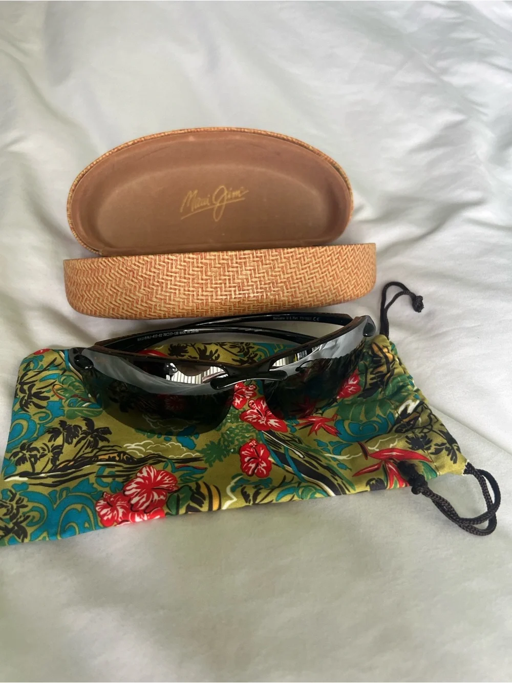 Maui Jim Banyans 412 Wraparound Polarized Sunglasses with  Case and Floral Pouch